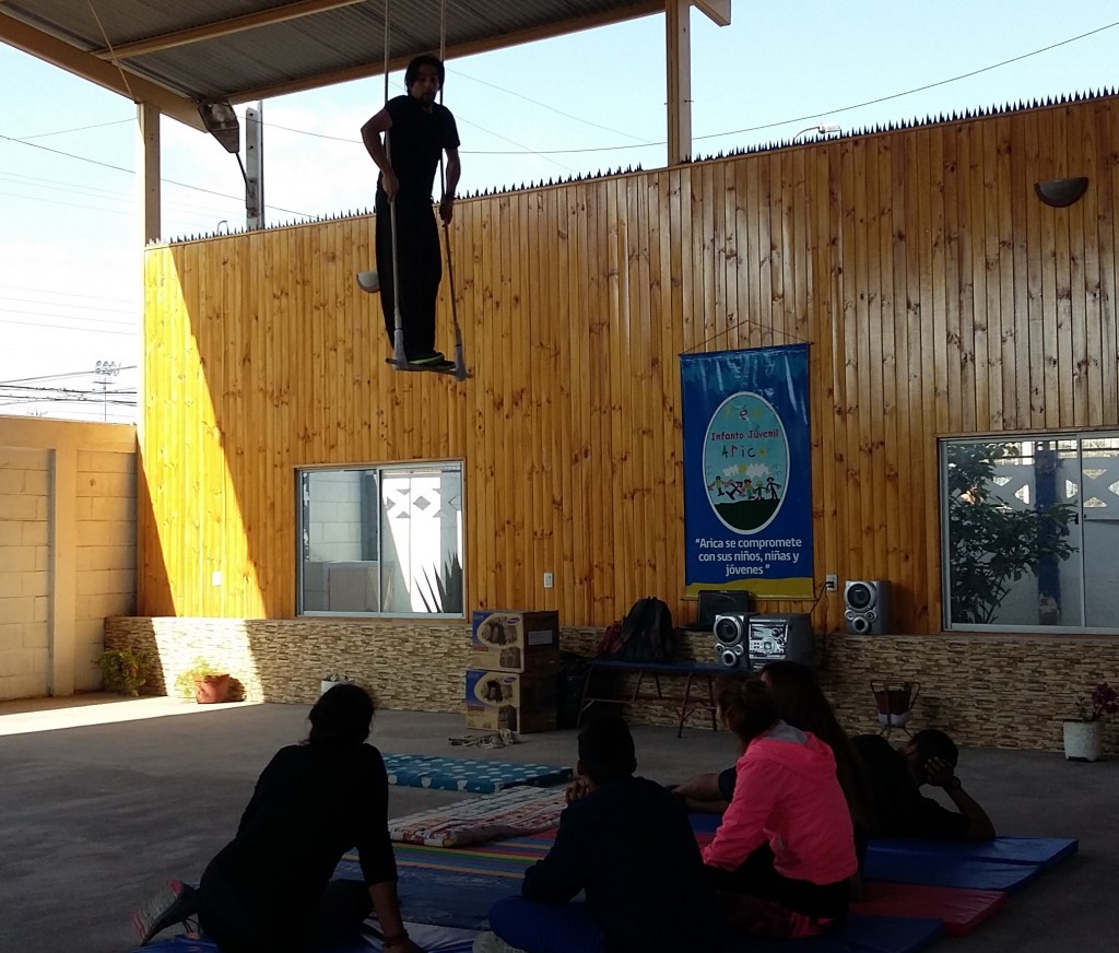 Jóvenes aprenden Circo Social en Talleres de programas PLA-PLE