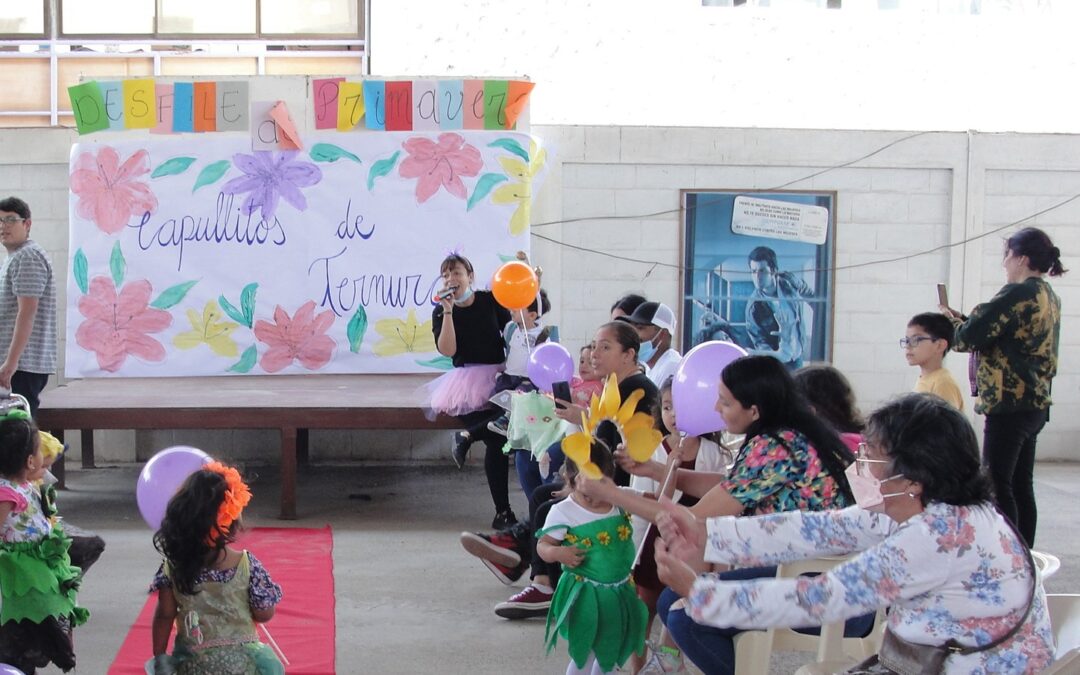 Sala Cuna Capullitos de Ternura organizó colorido Desfile de Primavera