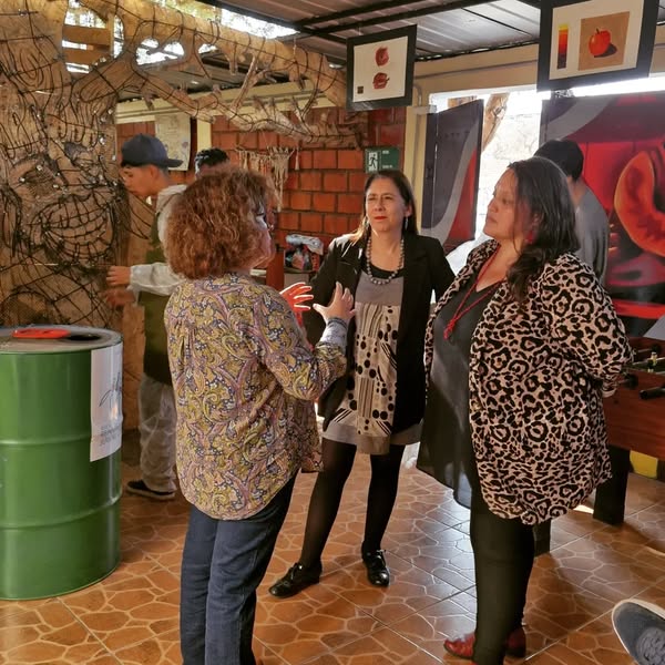 Talleres de Centros de Cumplimiento CORFAL recibieron visita de directora nacional de Servicio de Reinserción Social Juvenil