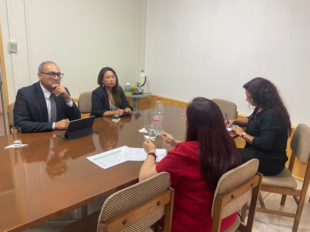 Programa Inversión en la Comunidad CORFAL sostuvo reunión de coordinación con alcalde de Camarones